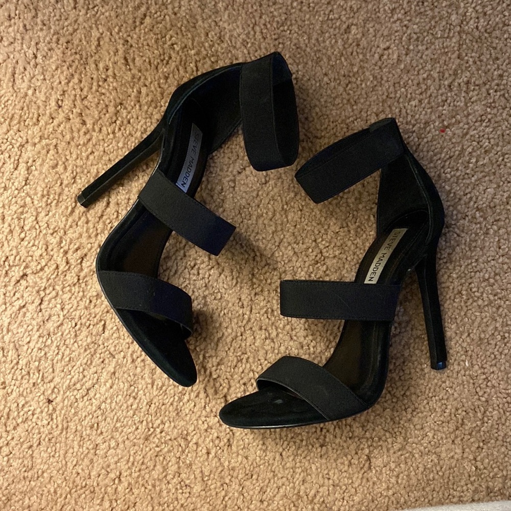 Black Steve Madden 4in heels. Barely worn!